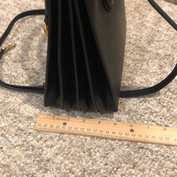 Michael Kors Black Satchel Crossbody Handbag w/adjustable strap & key holder - Picture 4 of 14